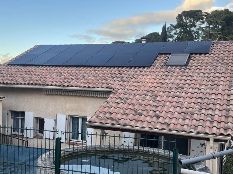 Installation de Panneaux Solaires sur Toit de Maison à Aubagne